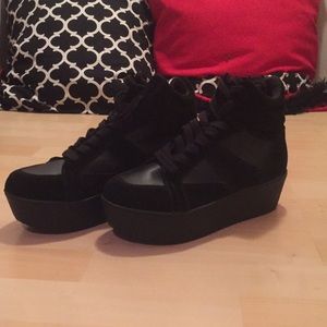 NWOT Steve Madden platform sneakers